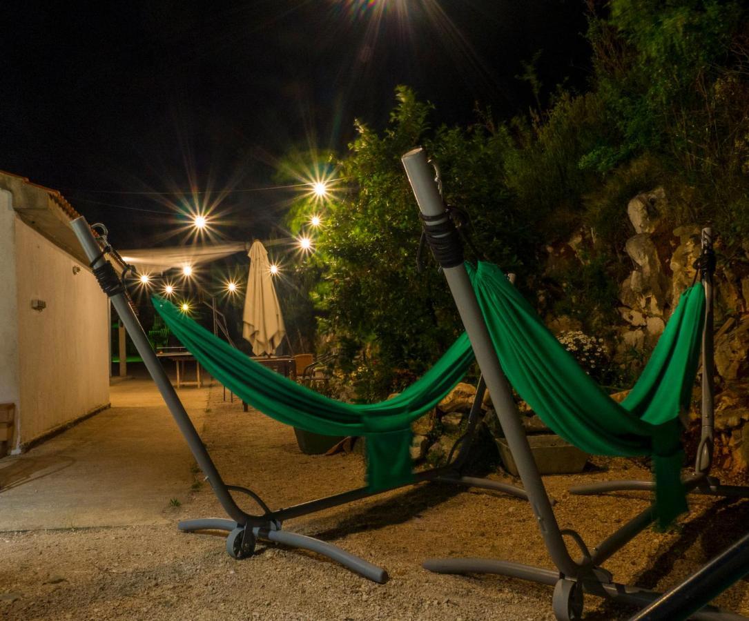 Hostel Kapa Хвар Экстерьер фото